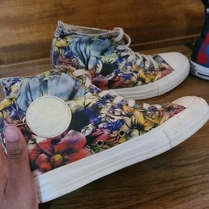 8.5 GOOD CONDITION CONVERSE WEDGE SNEAKERS